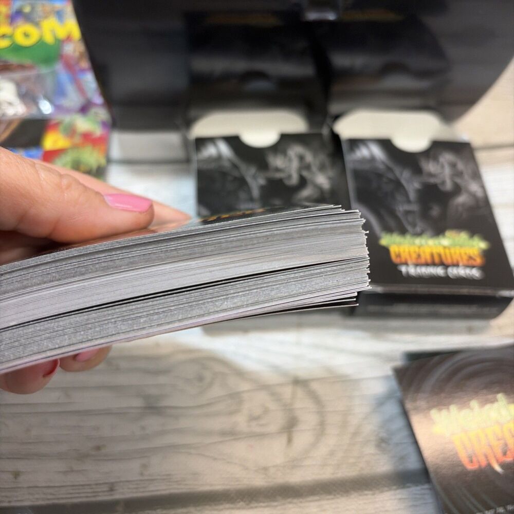 Weird N Wild Creatures Card Lot w/Storage Case Sm. Trading Cards & 176 Big Cards - Picture 7 of 8